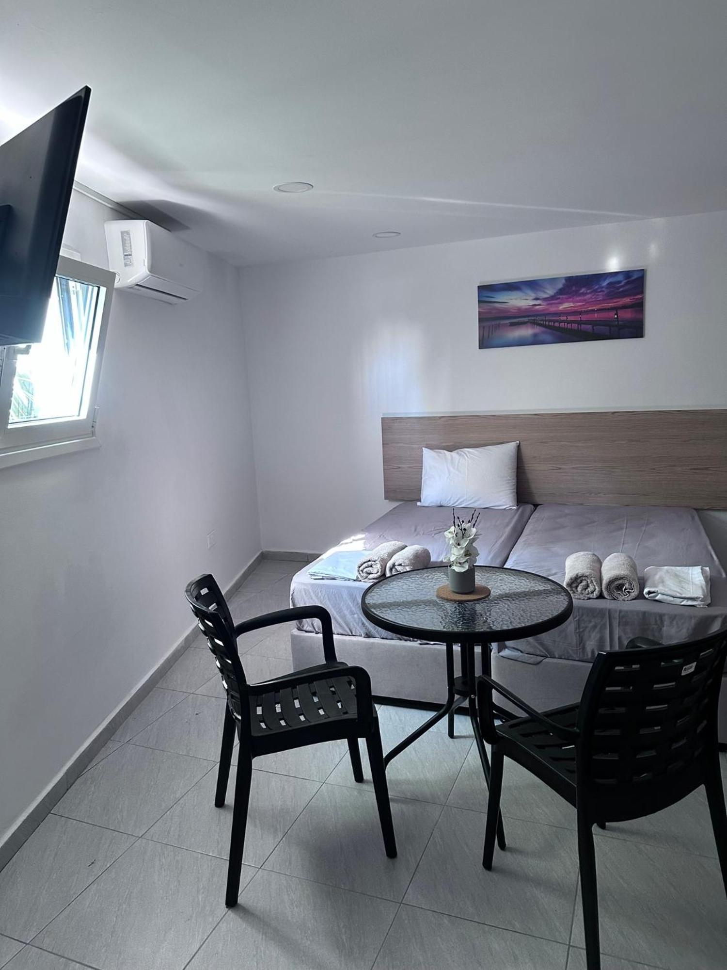 Ivi Apartments Aya Napa Dış mekan fotoğraf